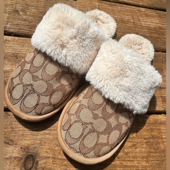 COACH Ziva Slipper in Signature Jacquard Khaki Faux Fur Slides House Shoes 8 - Picture 1 of 15